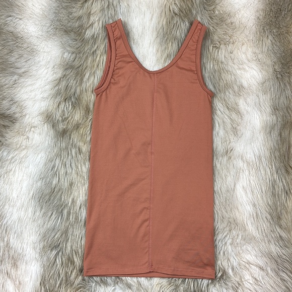Morgan Stewart Sport Sleeveless Scoop Neck Tank Top, Small - Picture 7 of 10